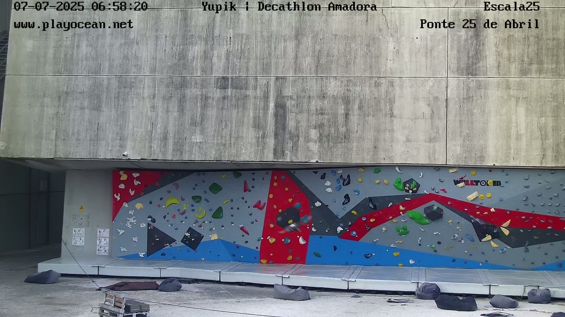 Under Ponte 25 de April Bridge, Escala25 Climbing Studio Live Cam - Alcantara, Lisbon, Portugal 