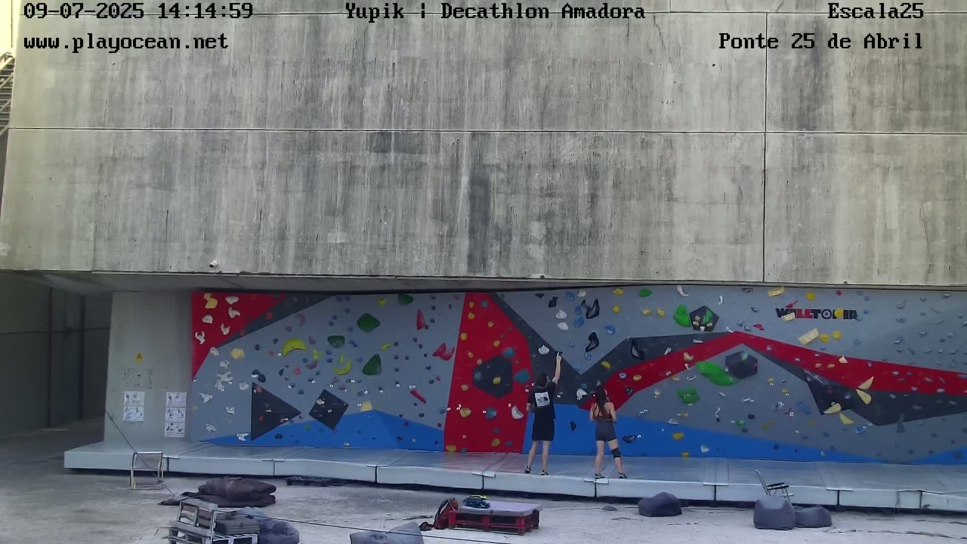Under Ponte 25 de April Bridge, Escala25 Climbing Studio Live Cam - Alcantara, Lisbon, Portugal 