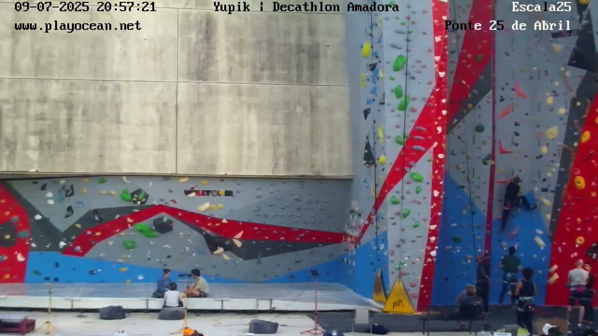 Under Ponte 25 de April Bridge, Escala25 Climbing Studio Live Cam - Alcantara, Lisbon, Portugal 