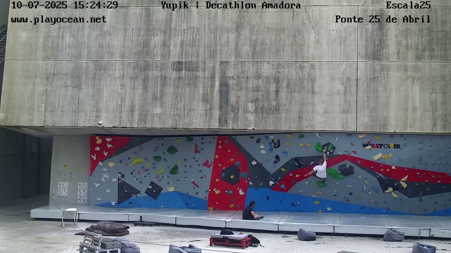 Under Ponte 25 de April Bridge, Escala25 Climbing Studio Live Cam - Alcantara, Lisbon, Portugal 