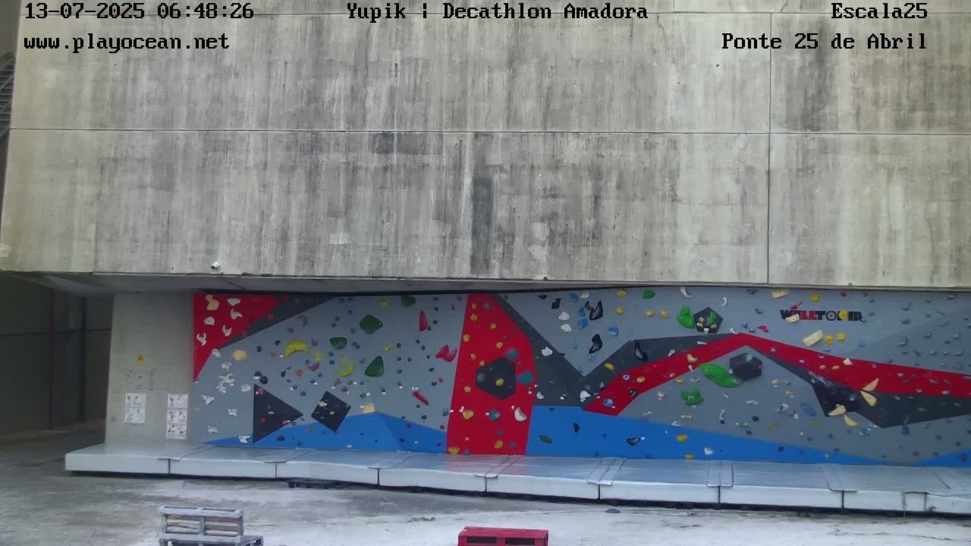 Under Ponte 25 de April Bridge, Escala25 Climbing Studio Live Cam - Alcantara, Lisbon, Portugal 