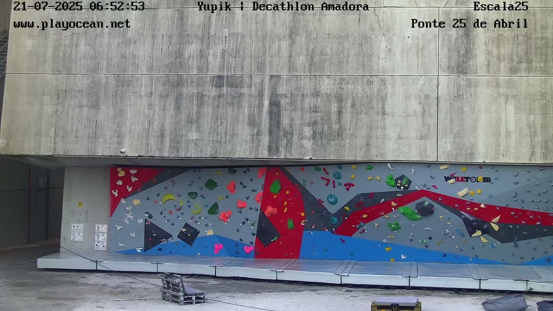 Under Ponte 25 de April Bridge, Escala25 Climbing Studio Live Cam - Alcantara, Lisbon, Portugal 