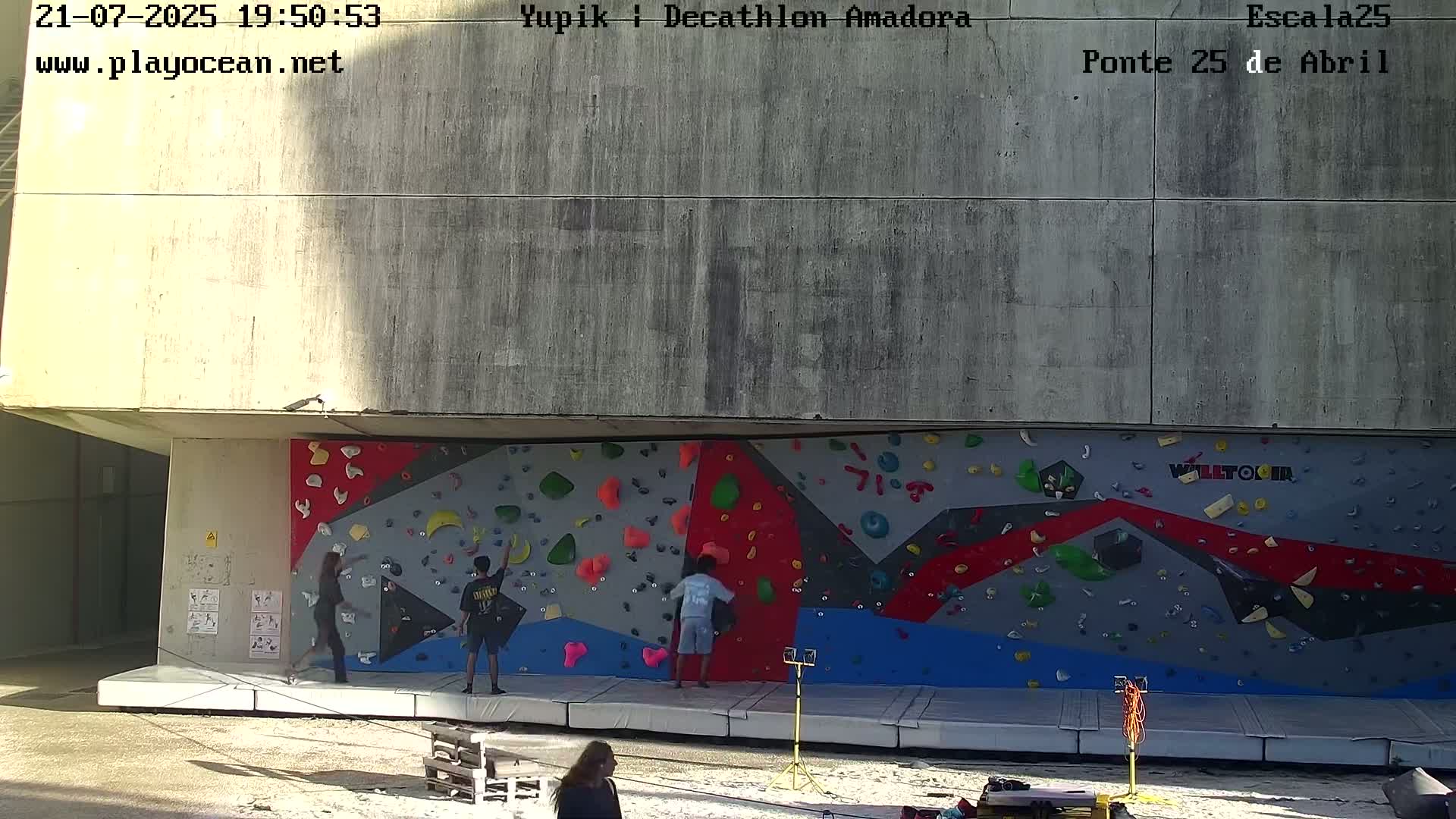 Under Ponte 25 de April Bridge, Escala25 Climbing Studio Live Cam - Alcantara, Lisbon, Portugal 