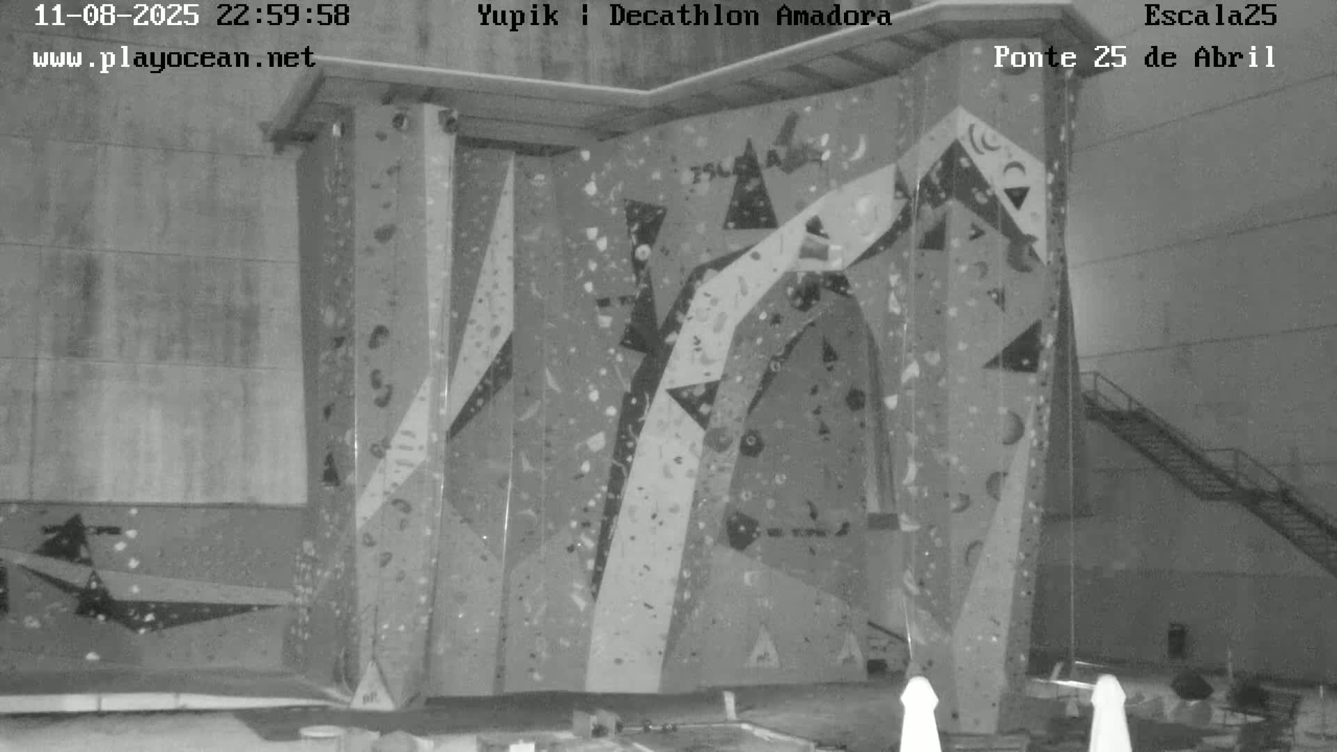 Under Ponte 25 de April Bridge, Escala25 Climbing Studio Live Cam - Alcantara, Lisbon, Portugal 
