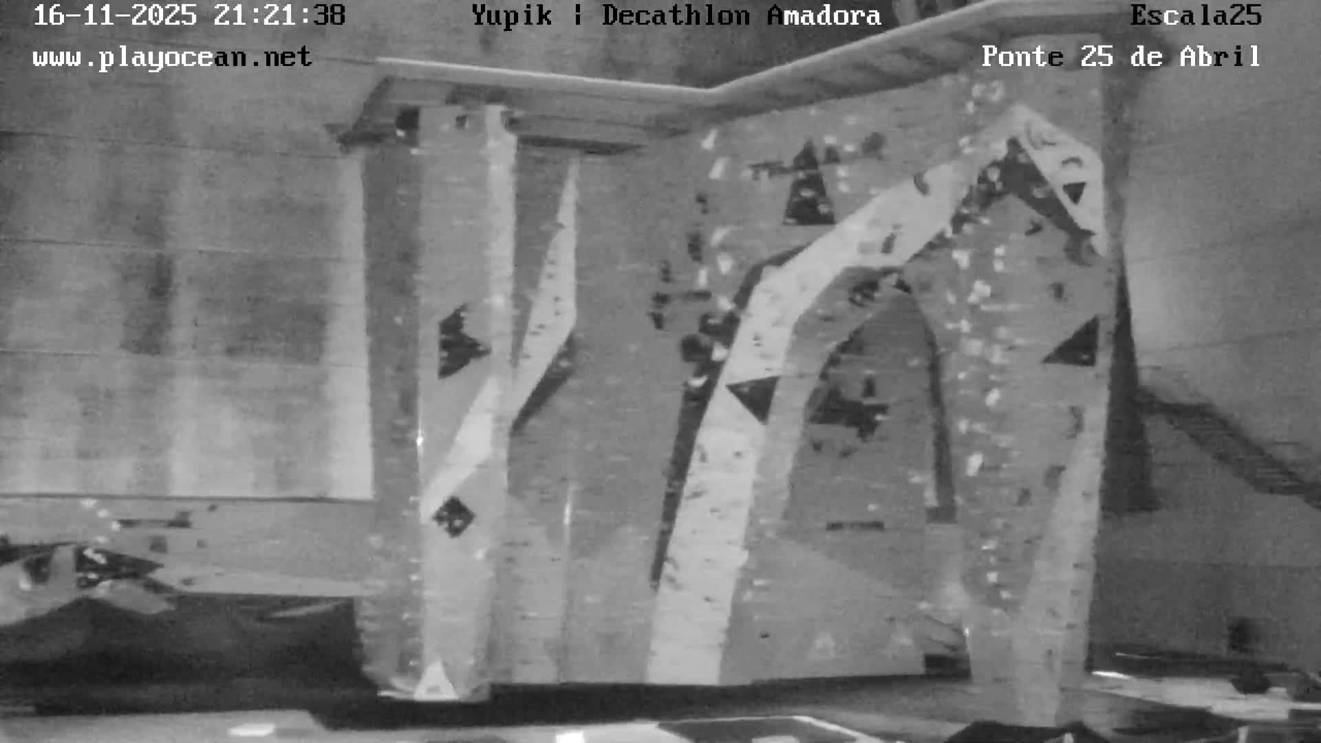 Under Ponte 25 de April Bridge, Escala25 Climbing Studio Live Cam - Alcantara, Lisbon, Portugal 