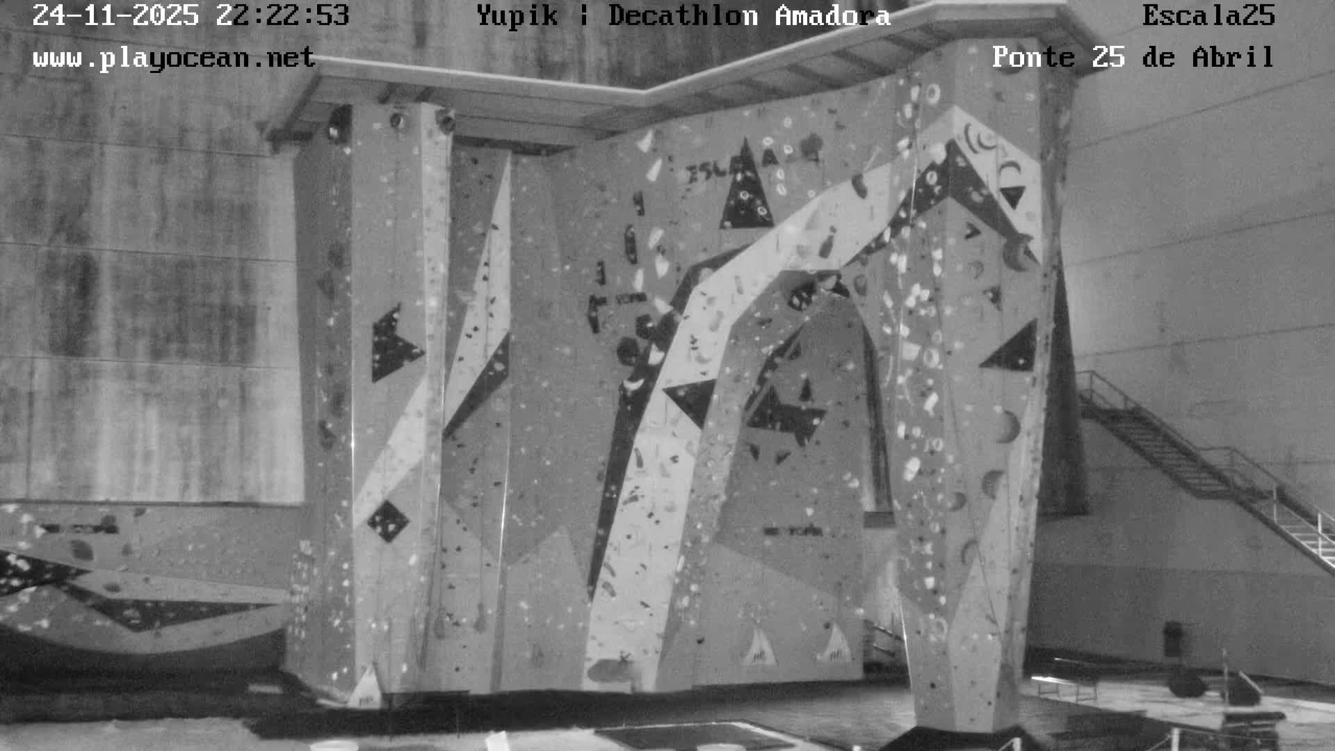 Under Ponte 25 de April Bridge, Escala25 Climbing Studio Live Cam - Alcantara, Lisbon, Portugal 