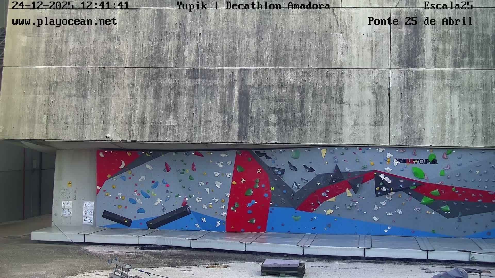 Under Ponte 25 de April Bridge, Escala25 Climbing Studio Live Cam - Alcantara, Lisbon, Portugal 