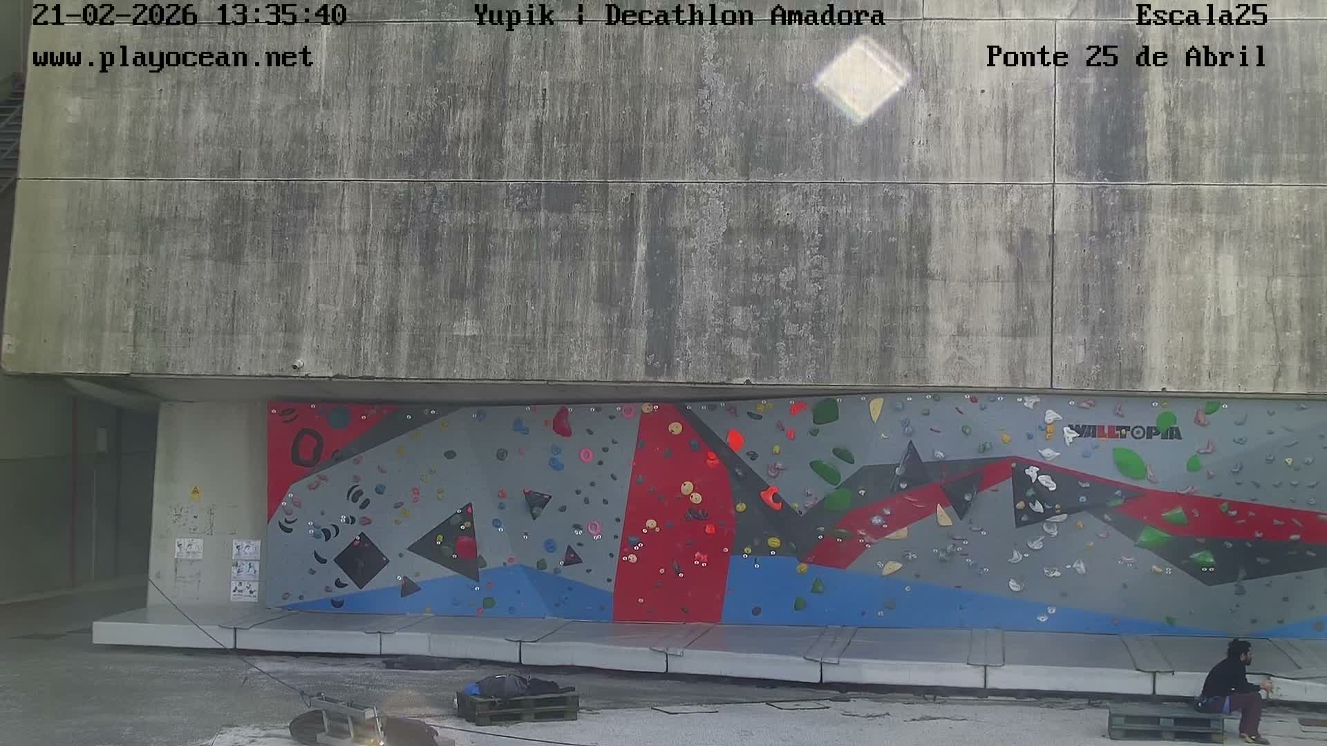 Under Ponte 25 de April Bridge, Escala25 Climbing Studio Live Cam - Alcantara, Lisbon, Portugal 