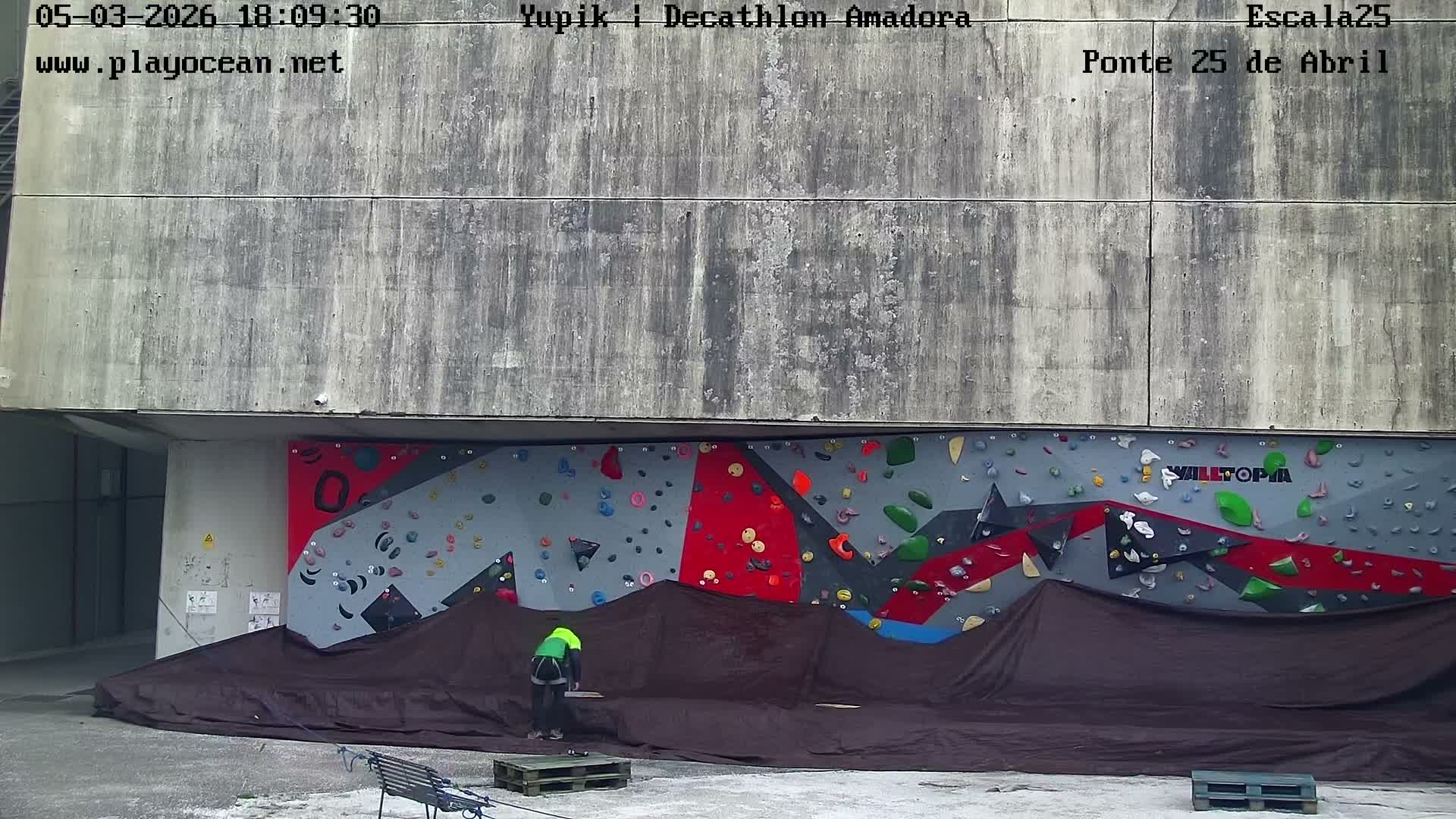 Under Ponte 25 de April Bridge, Escala25 Climbing Studio Live Cam - Alcantara, Lisbon, Portugal 