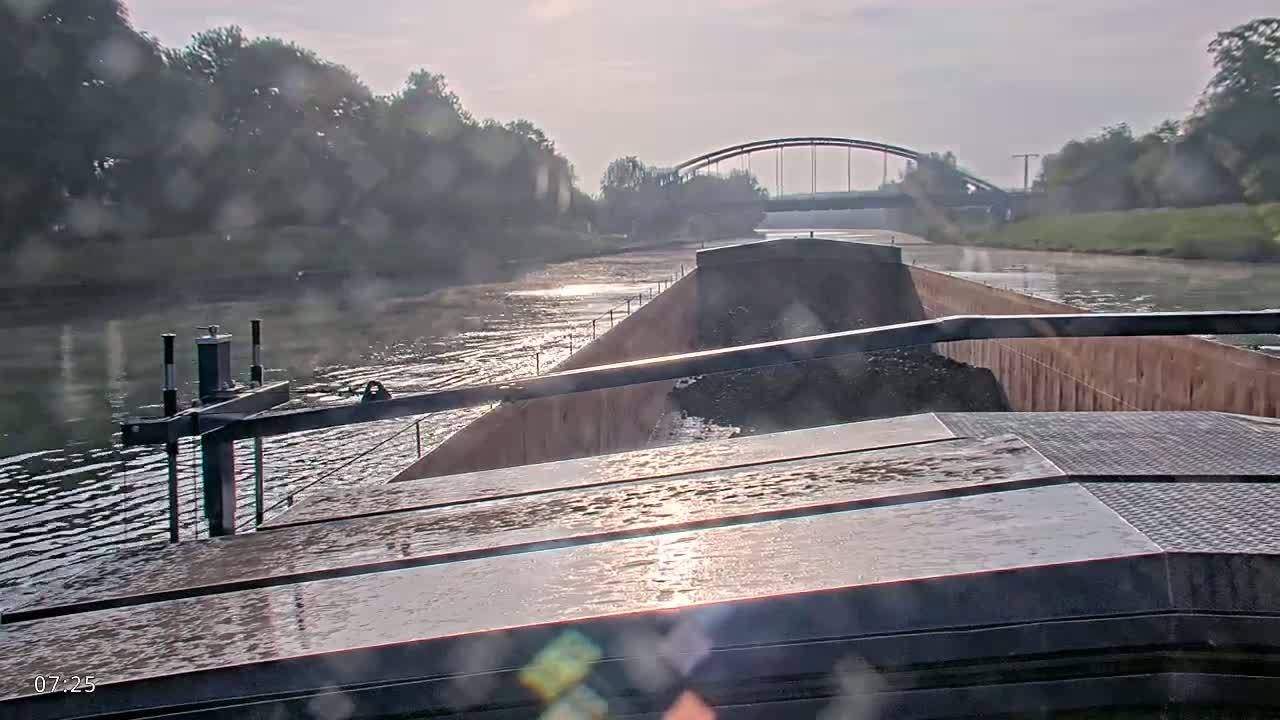 Elbe River Seaway between Hamburg-Decin  with RIO Boat Trip Live Cam - Decin, Usti nad Labem, Czechia