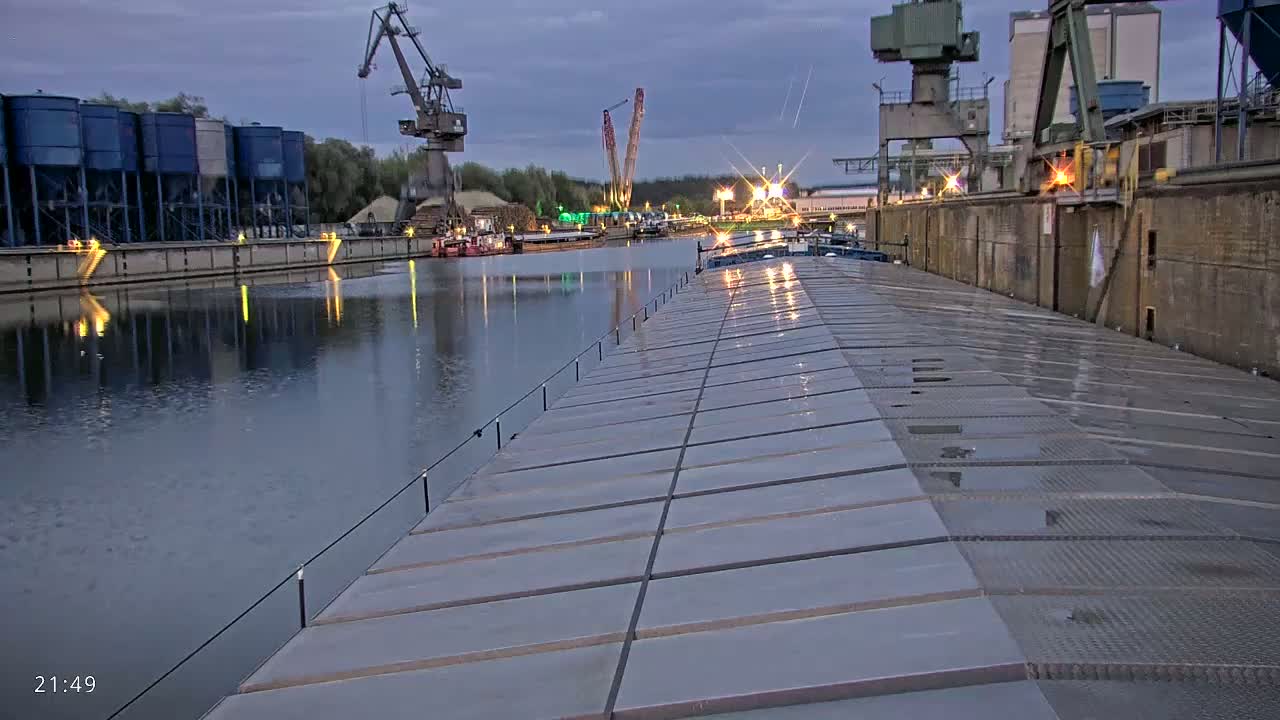 Elbe River Seaway between Hamburg-Decin  with RIO Boat Trip Live Cam - Decin, Usti nad Labem, Czechia