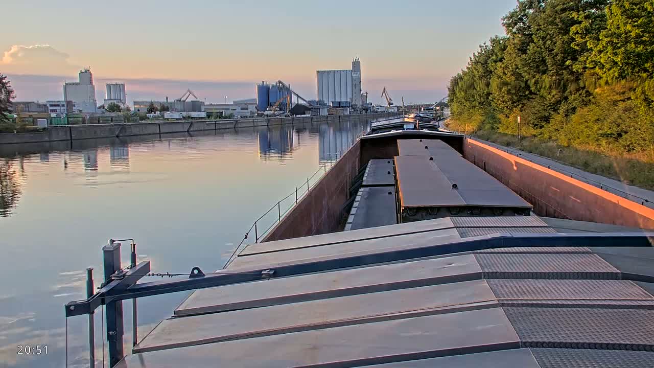 Elbe River Seaway between Hamburg-Decin  with RIO Boat Trip Live Cam - Decin, Usti nad Labem, Czechia