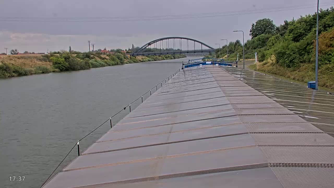 Elbe River Seaway between Hamburg-Decin  with RIO Boat Trip Live Cam - Decin, Usti nad Labem, Czechia