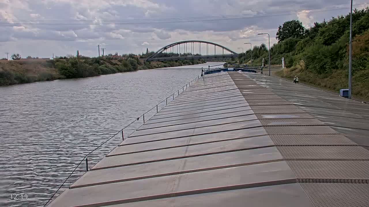 Elbe River Seaway between Hamburg-Decin  with RIO Boat Trip Live Cam - Decin, Usti nad Labem, Czechia