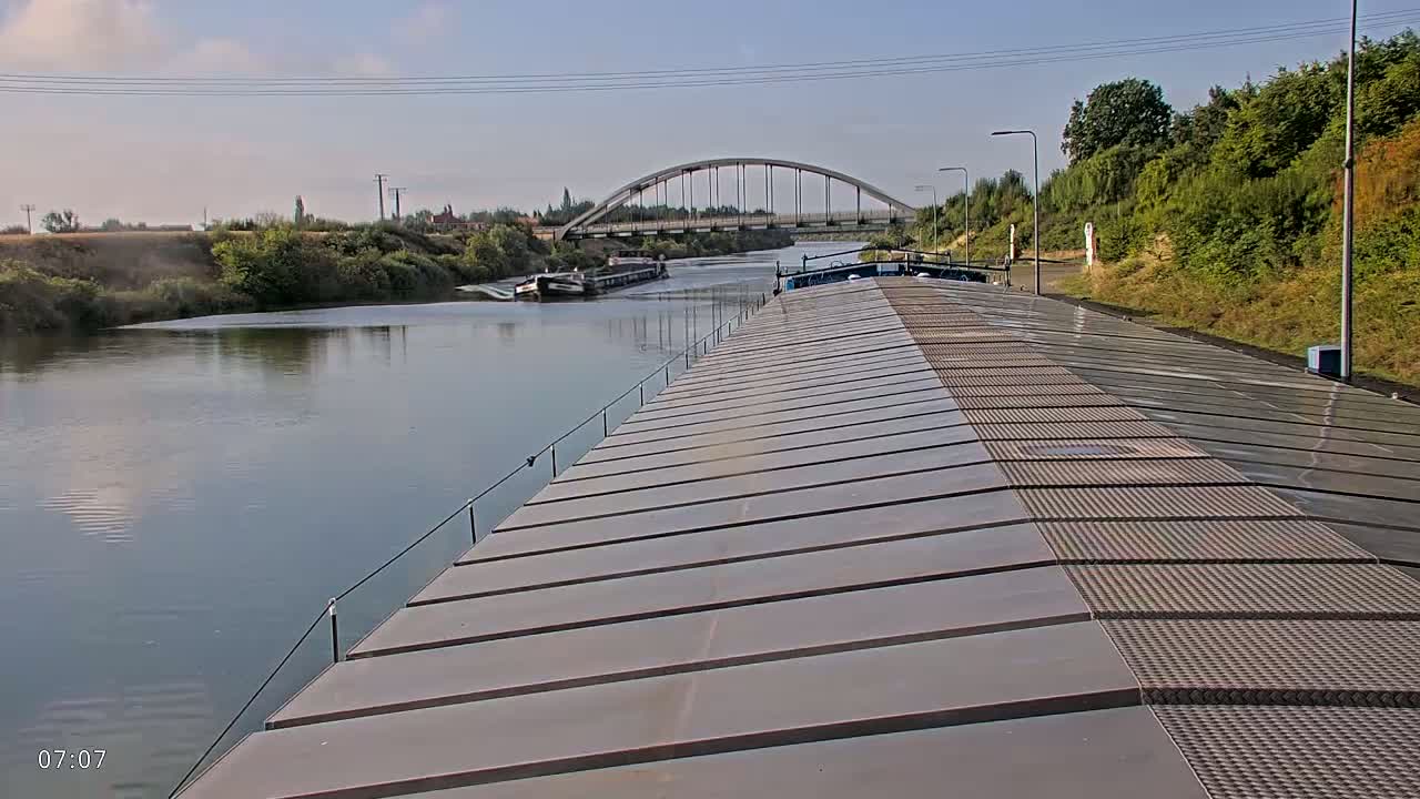 Elbe River Seaway between Hamburg-Decin  with RIO Boat Trip Live Cam - Decin, Usti nad Labem, Czechia