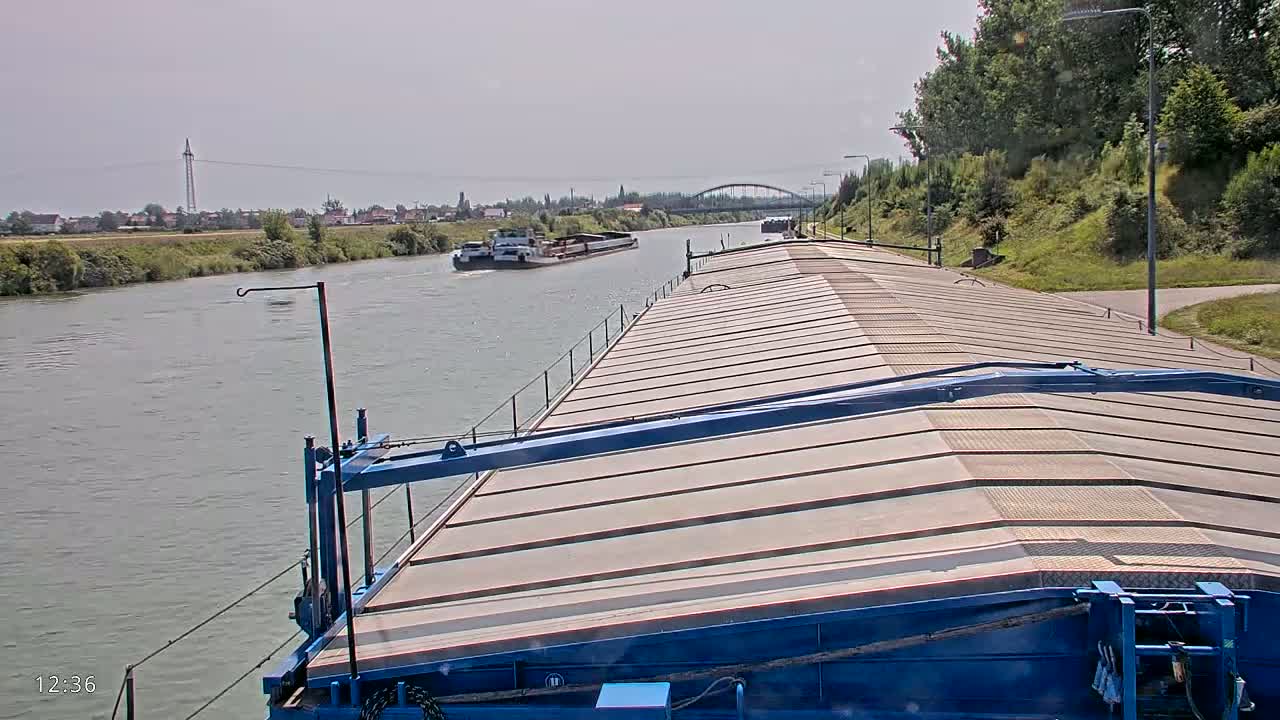 Elbe River Seaway between Hamburg-Decin  with RIO Boat Trip Live Cam - Decin, Usti nad Labem, Czechia