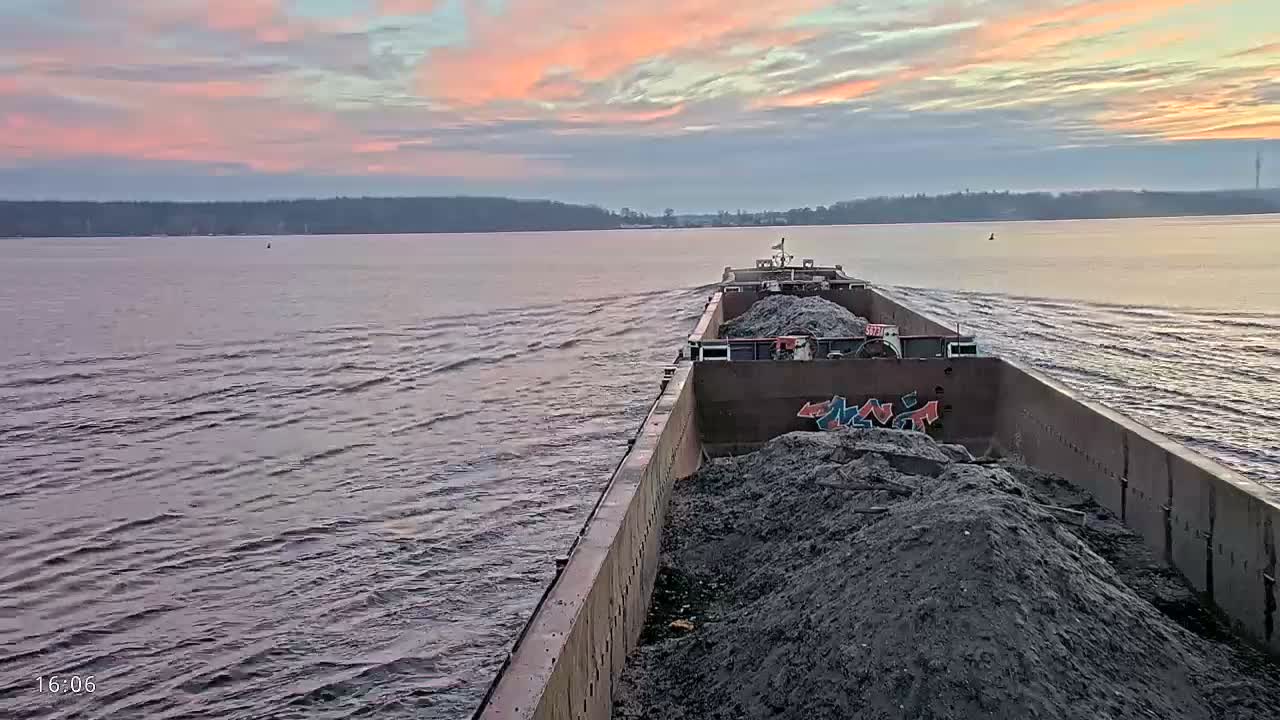 Elbe River Seaway between Hamburg-Decin  with RIO Boat Trip Live Cam - Decin, Usti nad Labem, Czechia