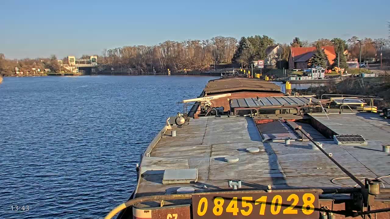 Elbe River Seaway between Hamburg-Decin  with RIO Boat Trip Live Cam - Decin, Usti nad Labem, Czechia