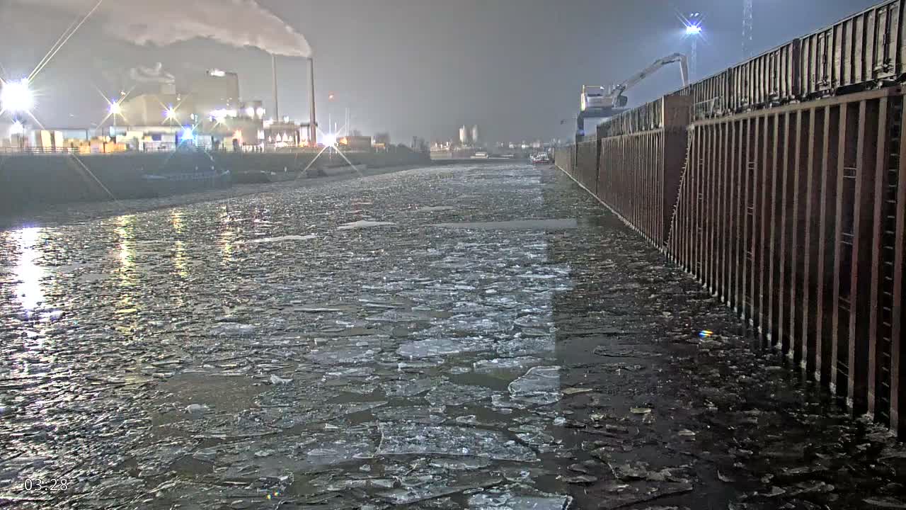 Elbe River Seaway between Hamburg-Decin  with RIO Boat Trip Live Cam - Decin, Usti nad Labem, Czechia