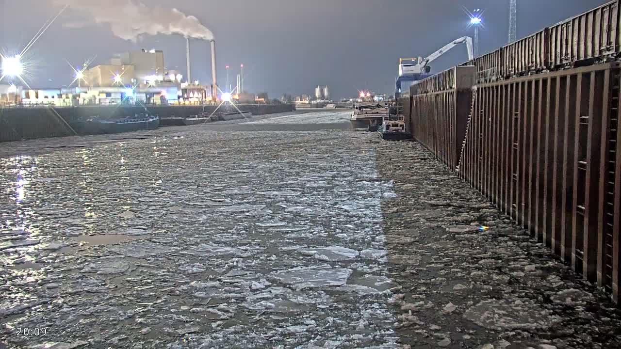 Elbe River Seaway between Hamburg-Decin  with RIO Boat Trip Live Cam - Decin, Usti nad Labem, Czechia