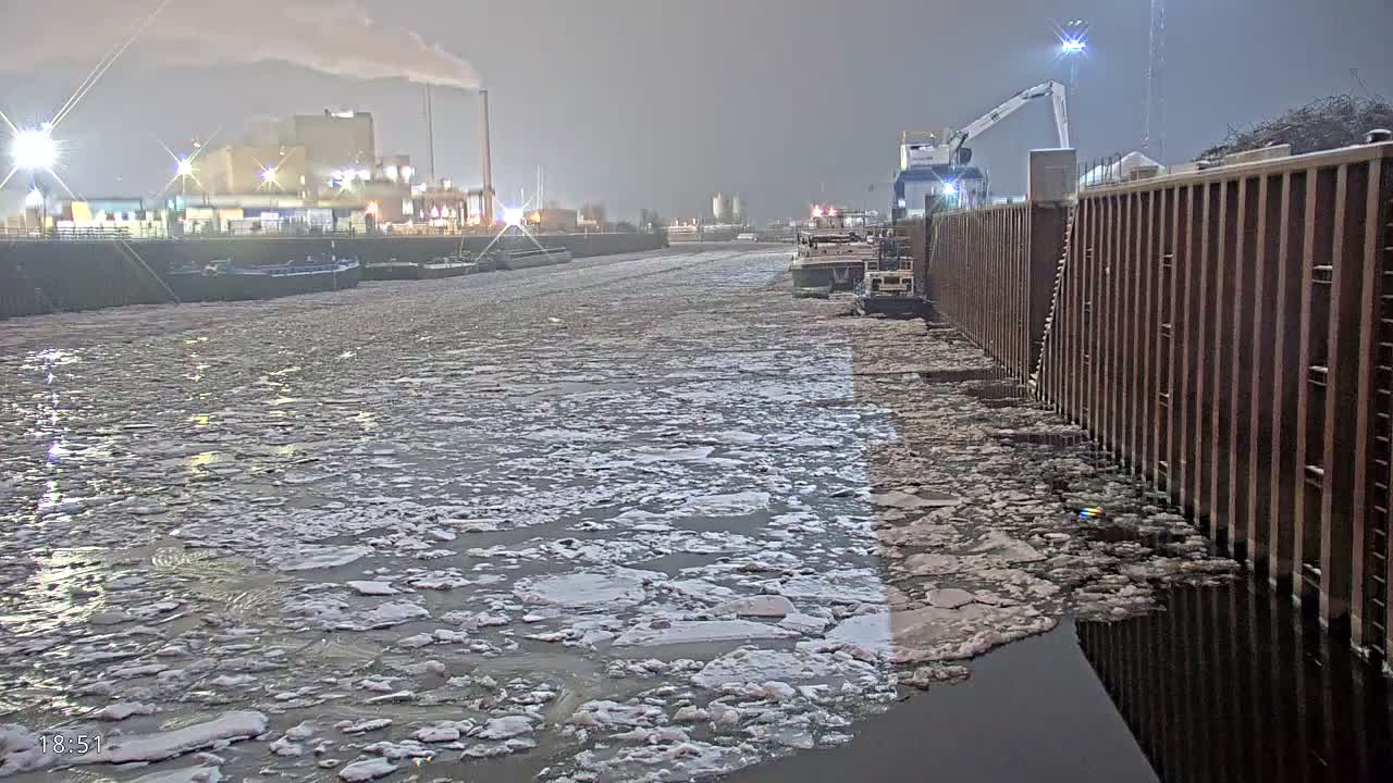 Elbe River Seaway between Hamburg-Decin  with RIO Boat Trip Live Cam - Decin, Usti nad Labem, Czechia
