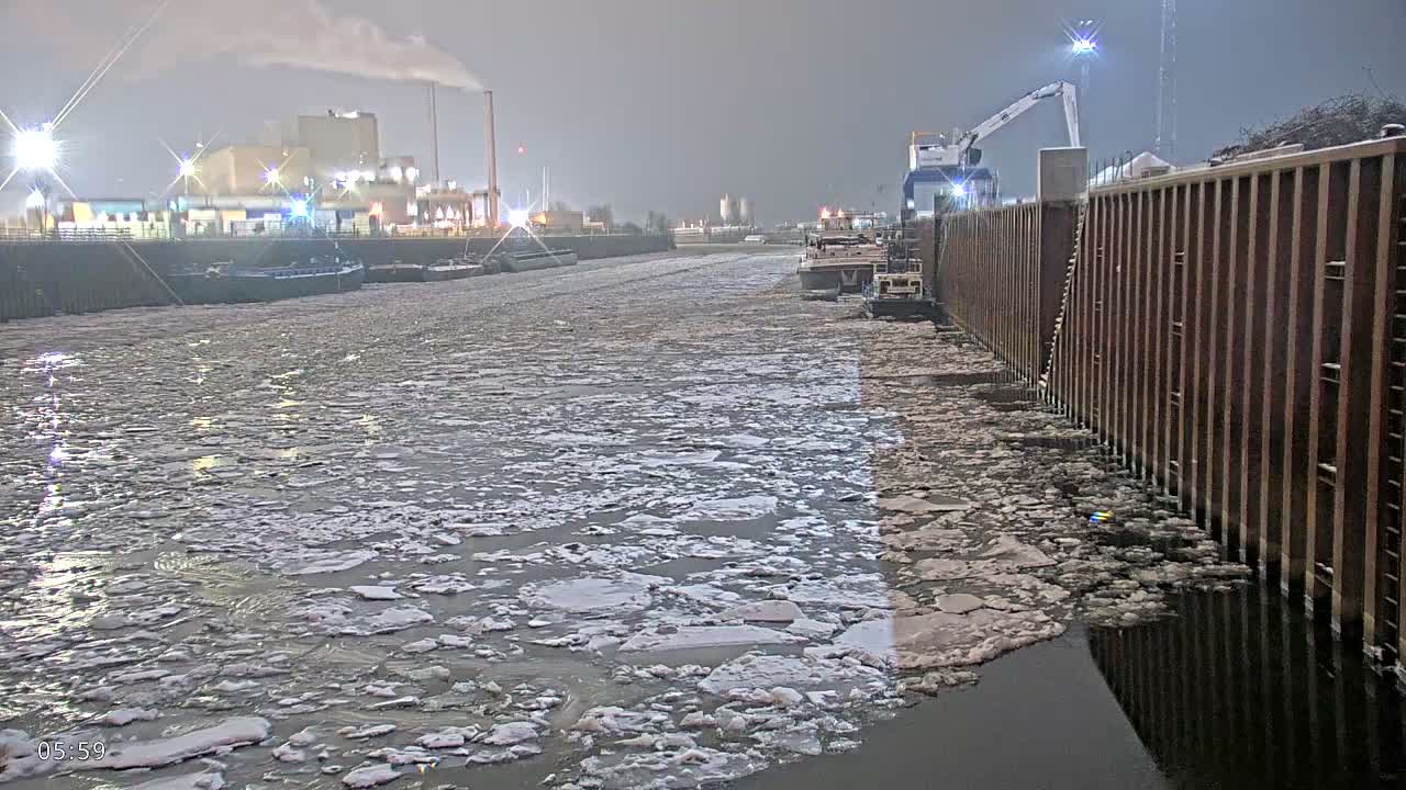 Elbe River Seaway between Hamburg-Decin  with RIO Boat Trip Live Cam - Decin, Usti nad Labem, Czechia