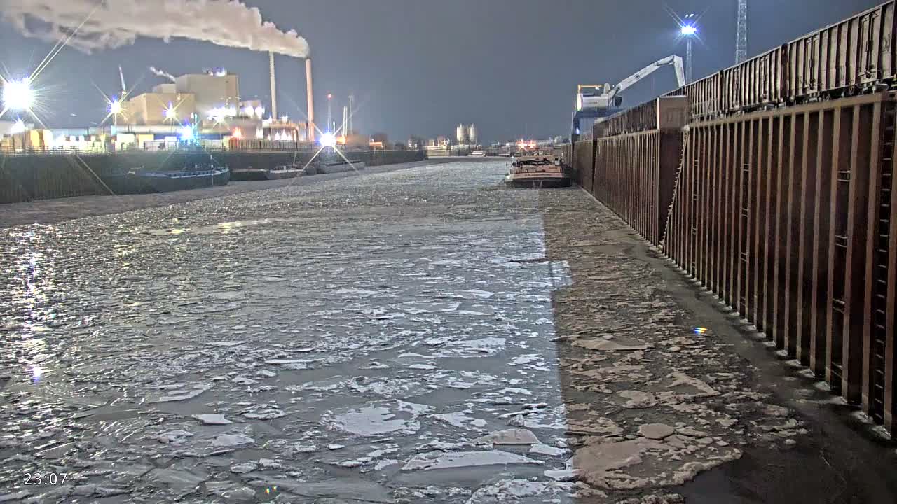 Elbe River Seaway between Hamburg-Decin  with RIO Boat Trip Live Cam - Decin, Usti nad Labem, Czechia