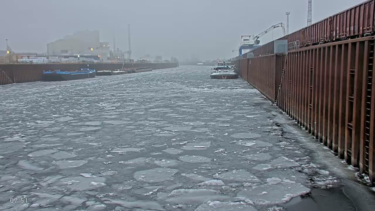 Elbe River Seaway between Hamburg-Decin  with RIO Boat Trip Live Cam - Decin, Usti nad Labem, Czechia