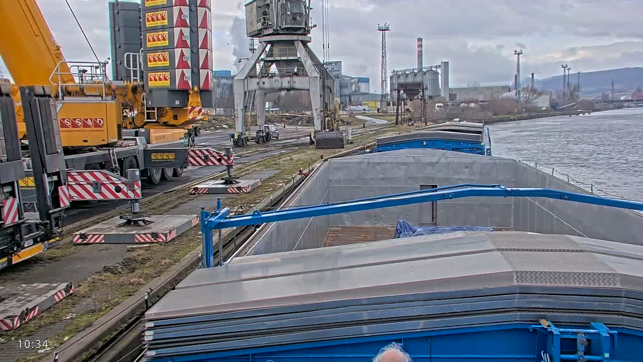 Elbe River Seaway between Hamburg-Decin  with RIO Boat Trip Live Cam - Decin, Usti nad Labem, Czechia