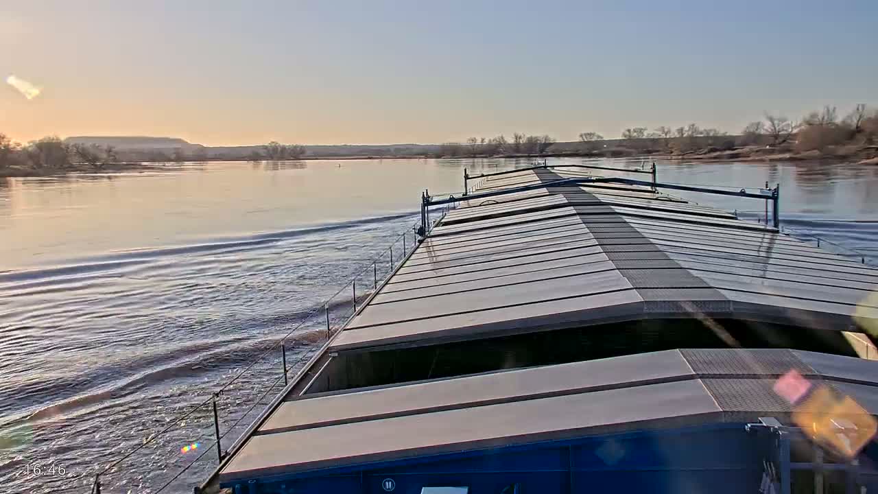 Elbe River Seaway between Hamburg-Decin  with RIO Boat Trip Live Cam - Decin, Usti nad Labem, Czechia