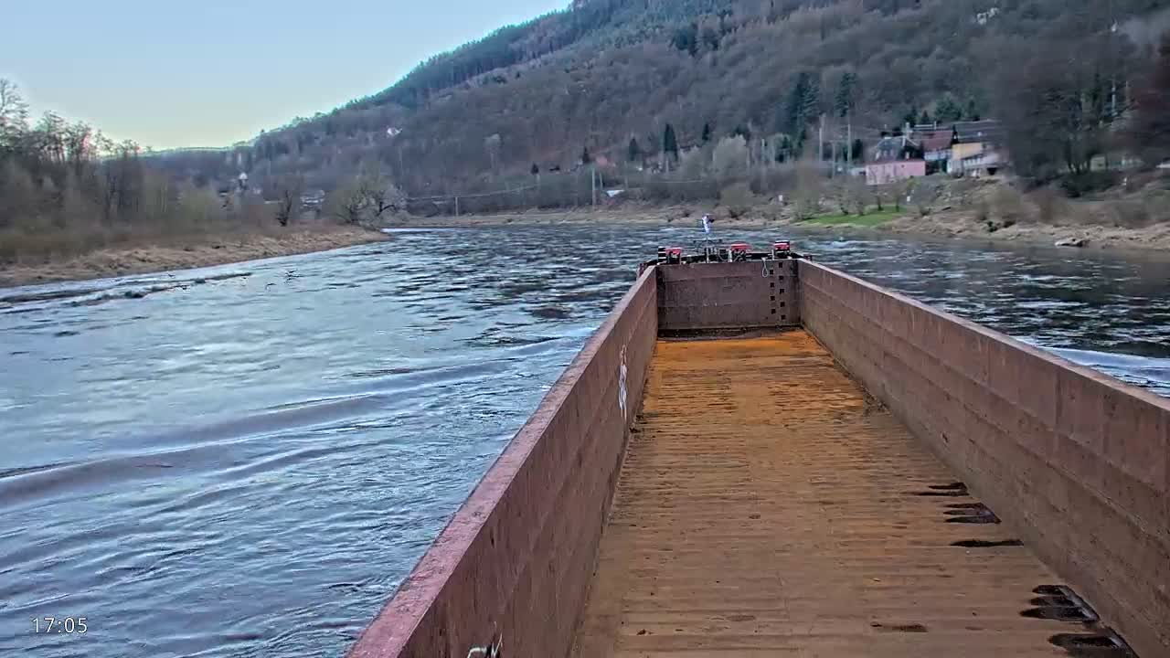 Elbe River Seaway between Hamburg-Decin  with RIO Boat Trip Live Cam - Decin, Usti nad Labem, Czechia