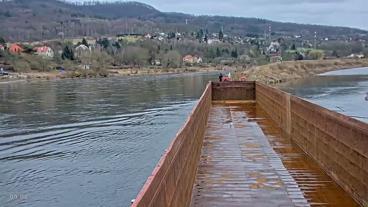 Elbe River Seaway between Hamburg-Decin  with RIO Boat Trip Live Cam - Decin, Usti nad Labem, Czechia