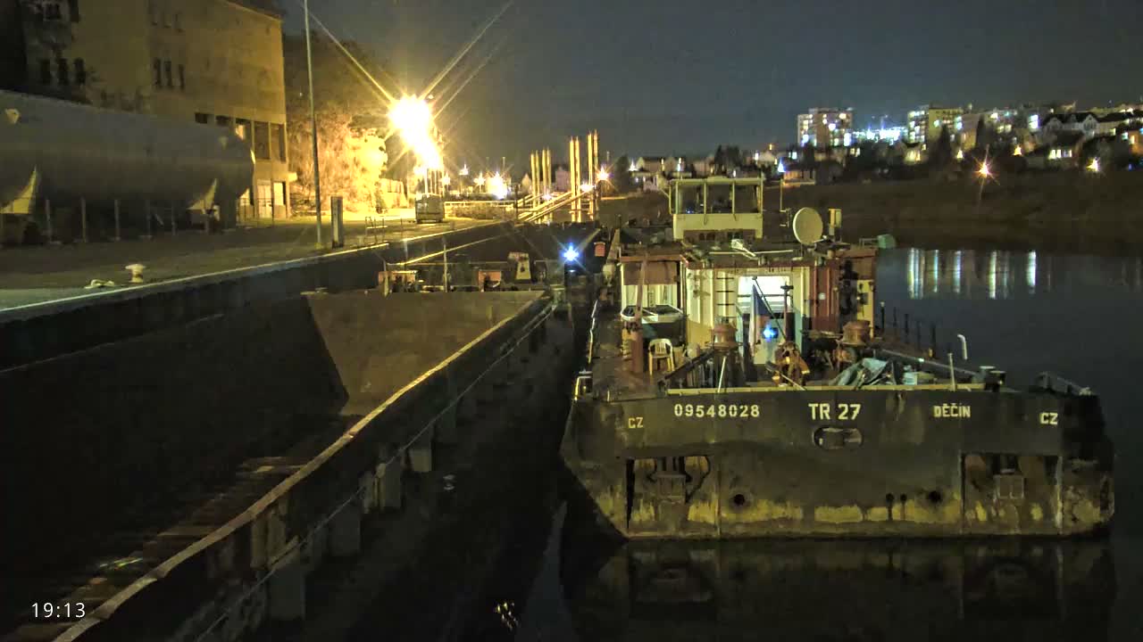 Elbe River Seaway between Hamburg-Decin  with RIO Boat Trip Live Cam - Decin, Usti nad Labem, Czechia