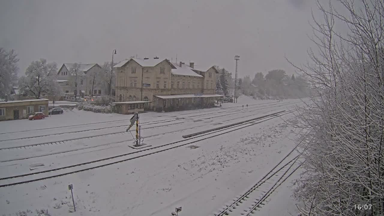 Luzna u Rakovnika Train Station Live Cam - Rakovnik, Central Bohemian, Czechia