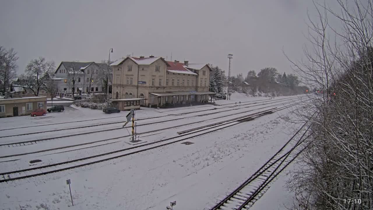 Luzna u Rakovnika Train Station Live Cam - Rakovnik, Central Bohemian, Czechia