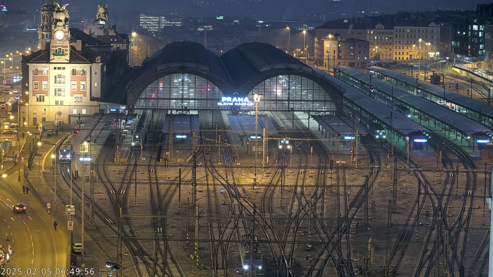 Prague Main Train  Station Live Cam & Praha City Skyline Live Cam, (Praha Hlavní Nádraží)- Vinohrady, Prague, Czechia