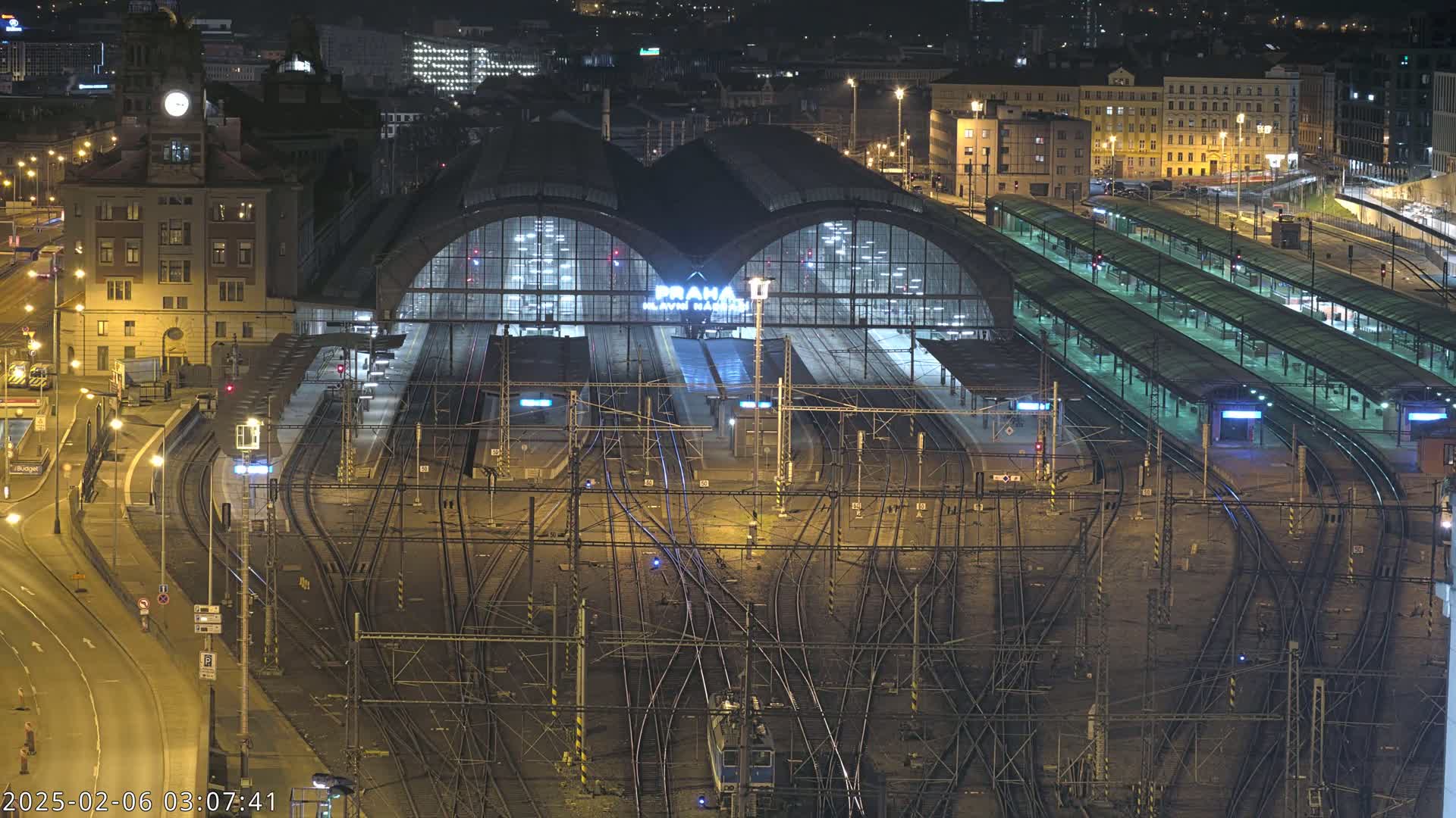 Prague Main Train  Station Live Cam & Praha City Skyline Live Cam, (Praha Hlavní Nádraží)- Vinohrady, Prague, Czechia