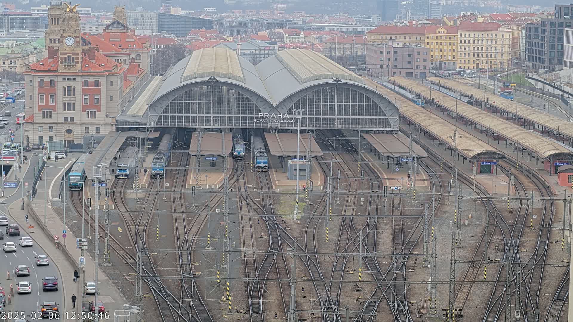 Prague Main Train  Station Live Cam & Praha City Skyline Live Cam, (Praha Hlavní Nádraží)- Vinohrady, Prague, Czechia