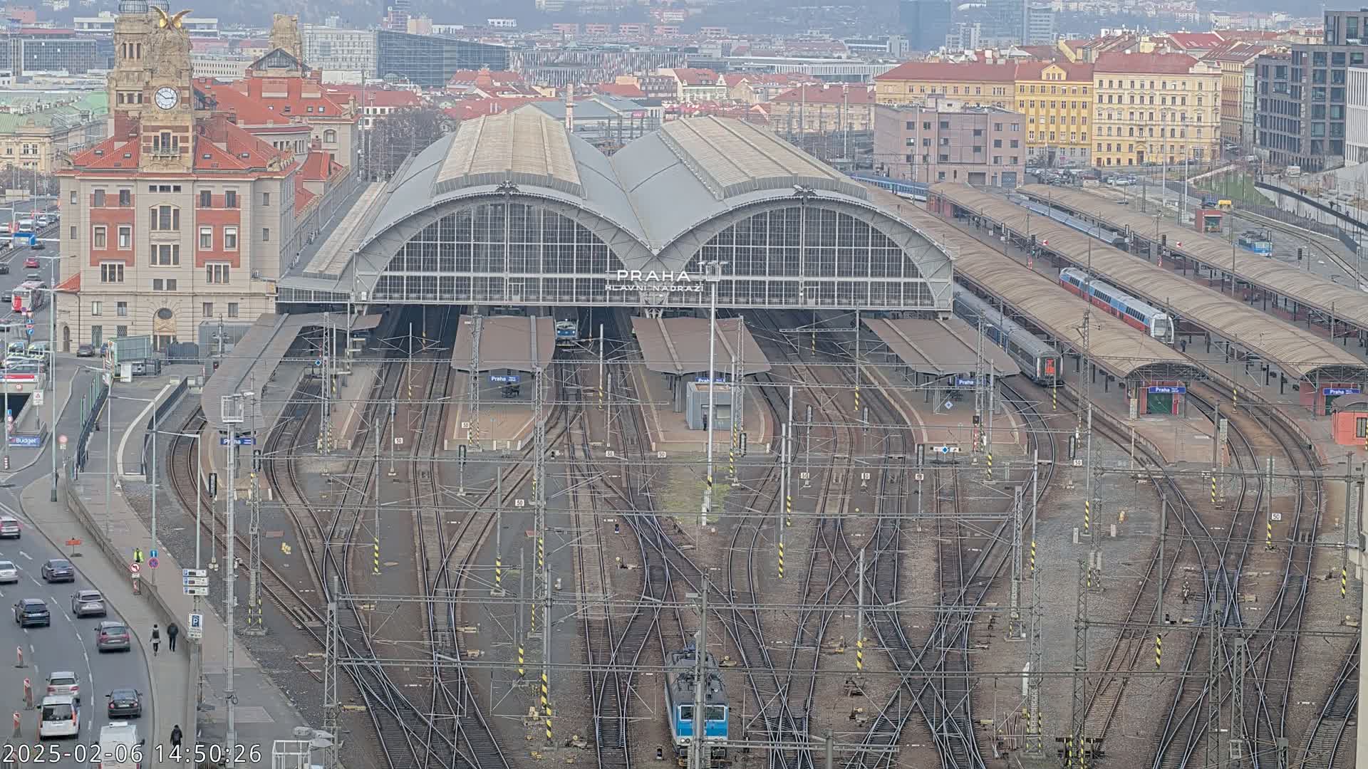 Prague Main Train  Station Live Cam & Praha City Skyline Live Cam, (Praha Hlavní Nádraží)- Vinohrady, Prague, Czechia