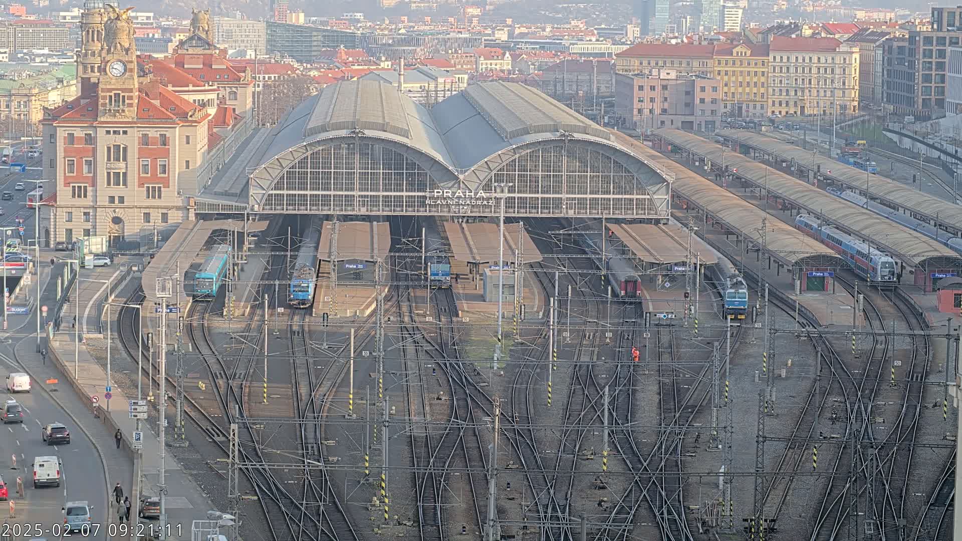 Prague Main Train  Station Live Cam & Praha City Skyline Live Cam, (Praha Hlavní Nádraží)- Vinohrady, Prague, Czechia