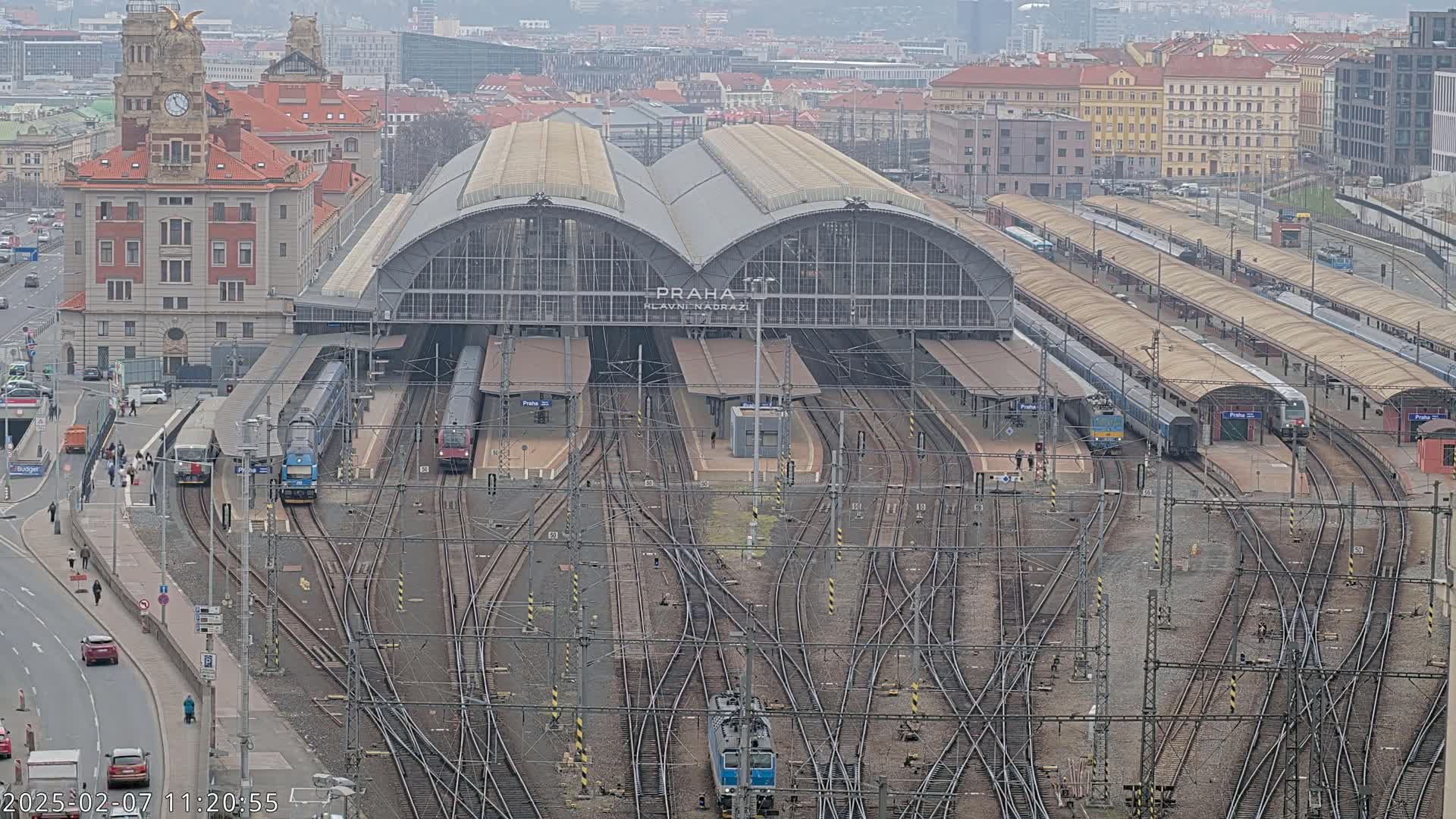 Prague Main Train  Station Live Cam & Praha City Skyline Live Cam, (Praha Hlavní Nádraží)- Vinohrady, Prague, Czechia