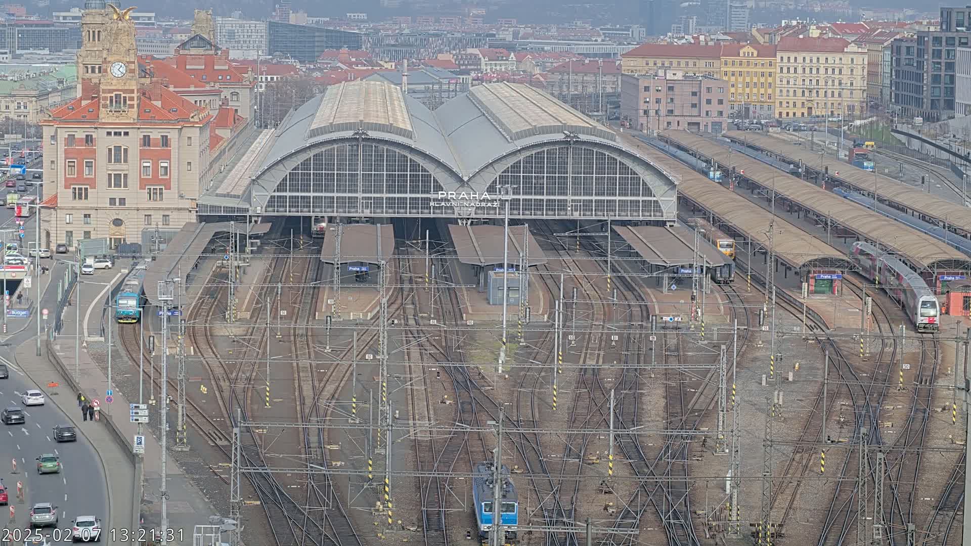 Prague Main Train  Station Live Cam & Praha City Skyline Live Cam, (Praha Hlavní Nádraží)- Vinohrady, Prague, Czechia