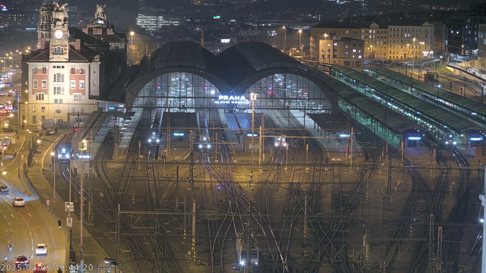Prague Main Train  Station Live Cam & Praha City Skyline Live Cam, (Praha Hlavní Nádraží)- Vinohrady, Prague, Czechia