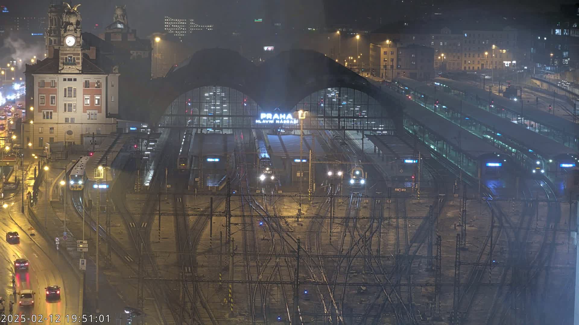 Prague Main Train  Station Live Cam & Praha City Skyline Live Cam, (Praha Hlavní Nádraží)- Vinohrady, Prague, Czechia