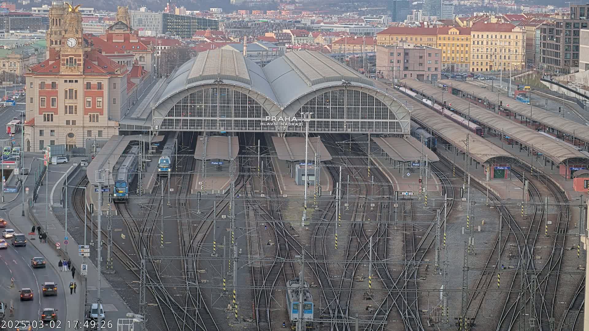Prague Main Train  Station Live Cam & Praha City Skyline Live Cam, (Praha Hlavní Nádraží)- Vinohrady, Prague, Czechia