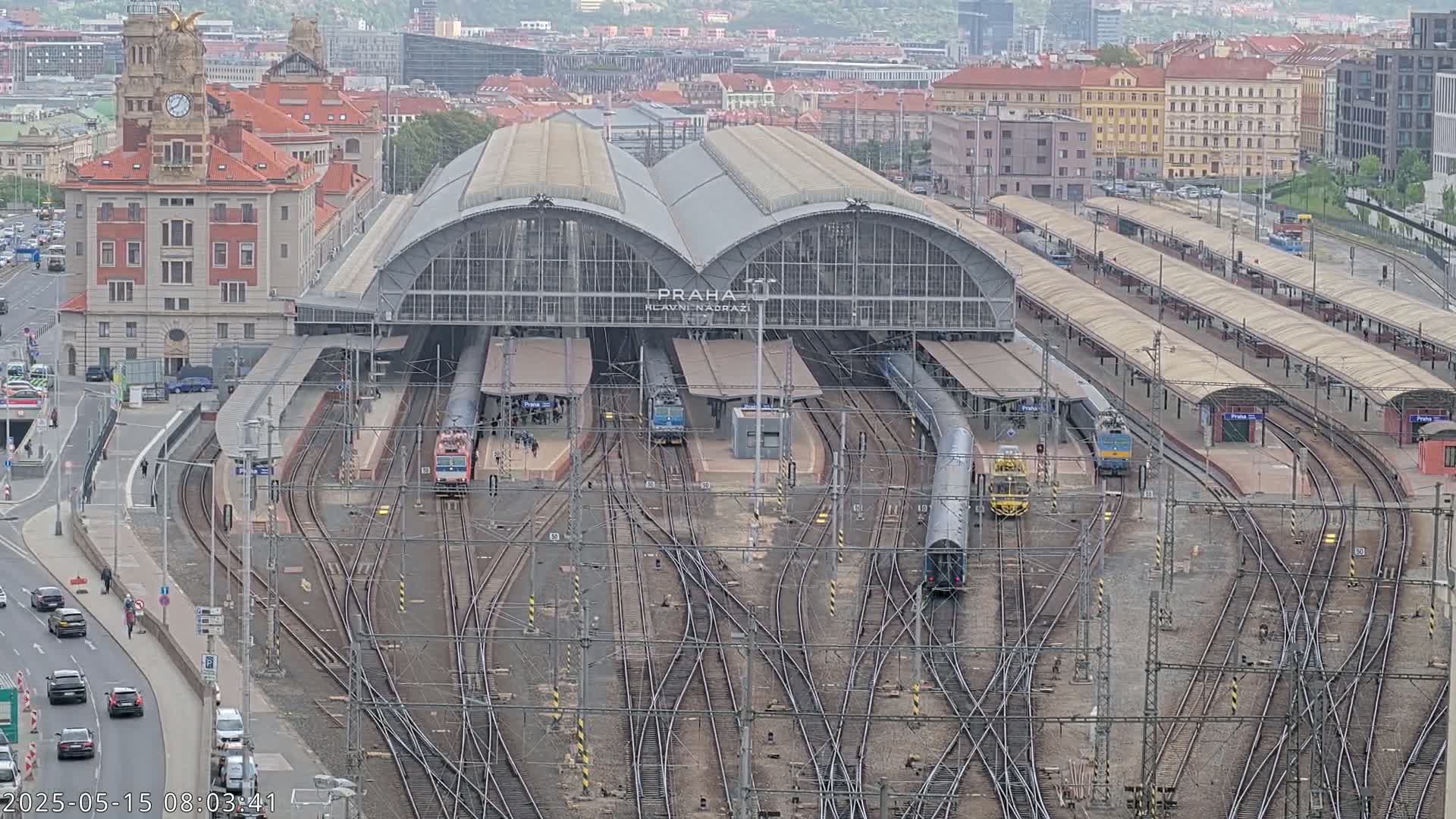 Prague Main Train  Station Live Cam & Praha City Skyline Live Cam, (Praha Hlavní Nádraží)- Vinohrady, Prague, Czechia