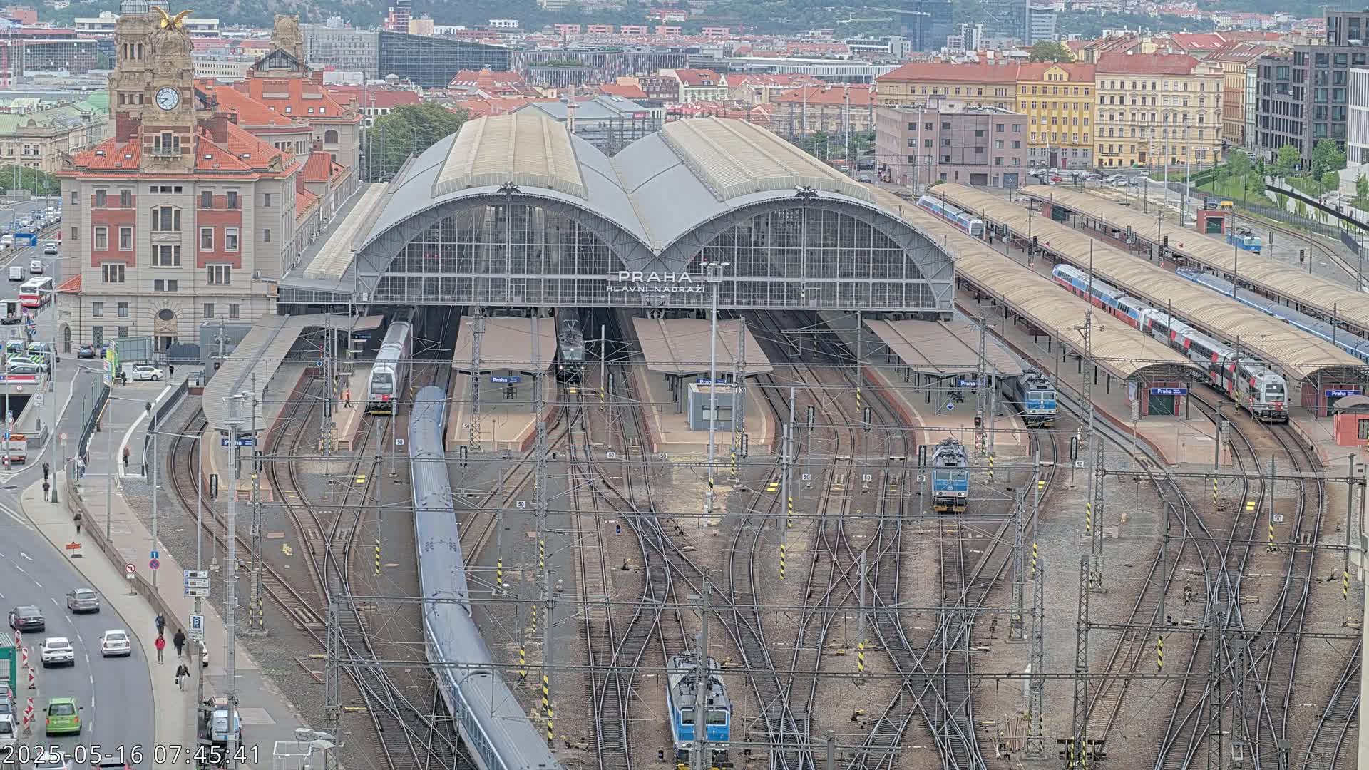 Prague Main Train  Station Live Cam & Praha City Skyline Live Cam, (Praha Hlavní Nádraží)- Vinohrady, Prague, Czechia