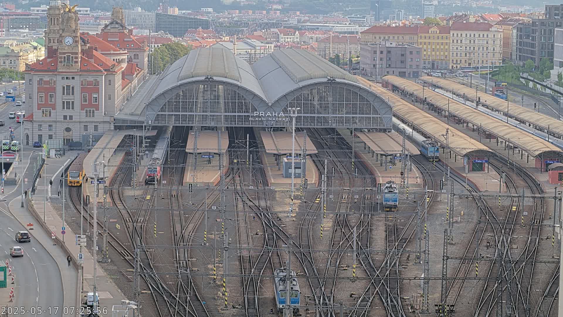 Prague Main Train  Station Live Cam & Praha City Skyline Live Cam, (Praha Hlavní Nádraží)- Vinohrady, Prague, Czechia