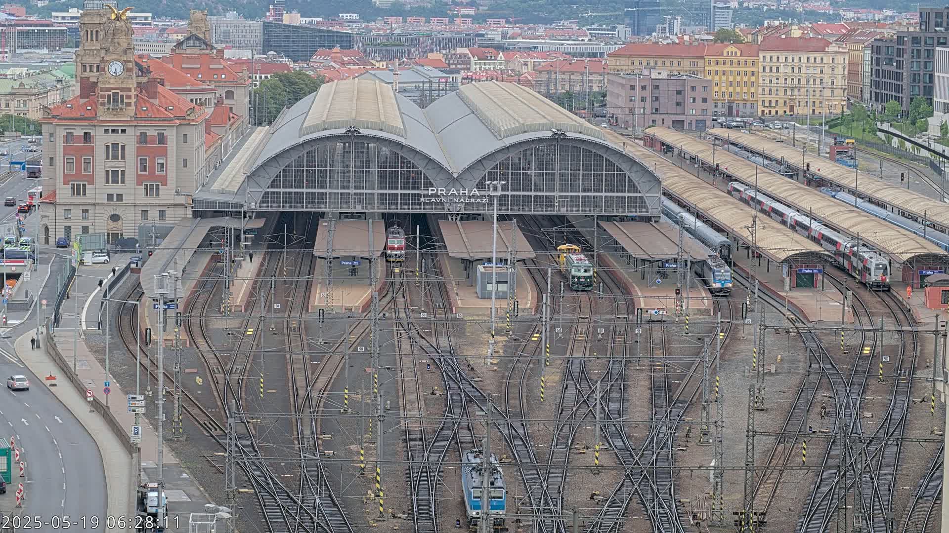 Prague Main Train  Station Live Cam & Praha City Skyline Live Cam, (Praha Hlavní Nádraží)- Vinohrady, Prague, Czechia