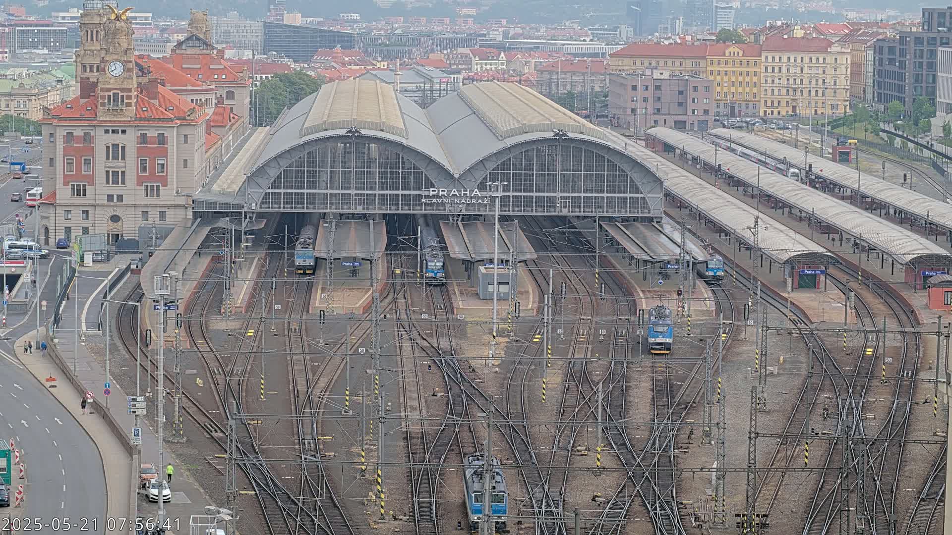 Prague Main Train  Station Live Cam & Praha City Skyline Live Cam, (Praha Hlavní Nádraží)- Vinohrady, Prague, Czechia